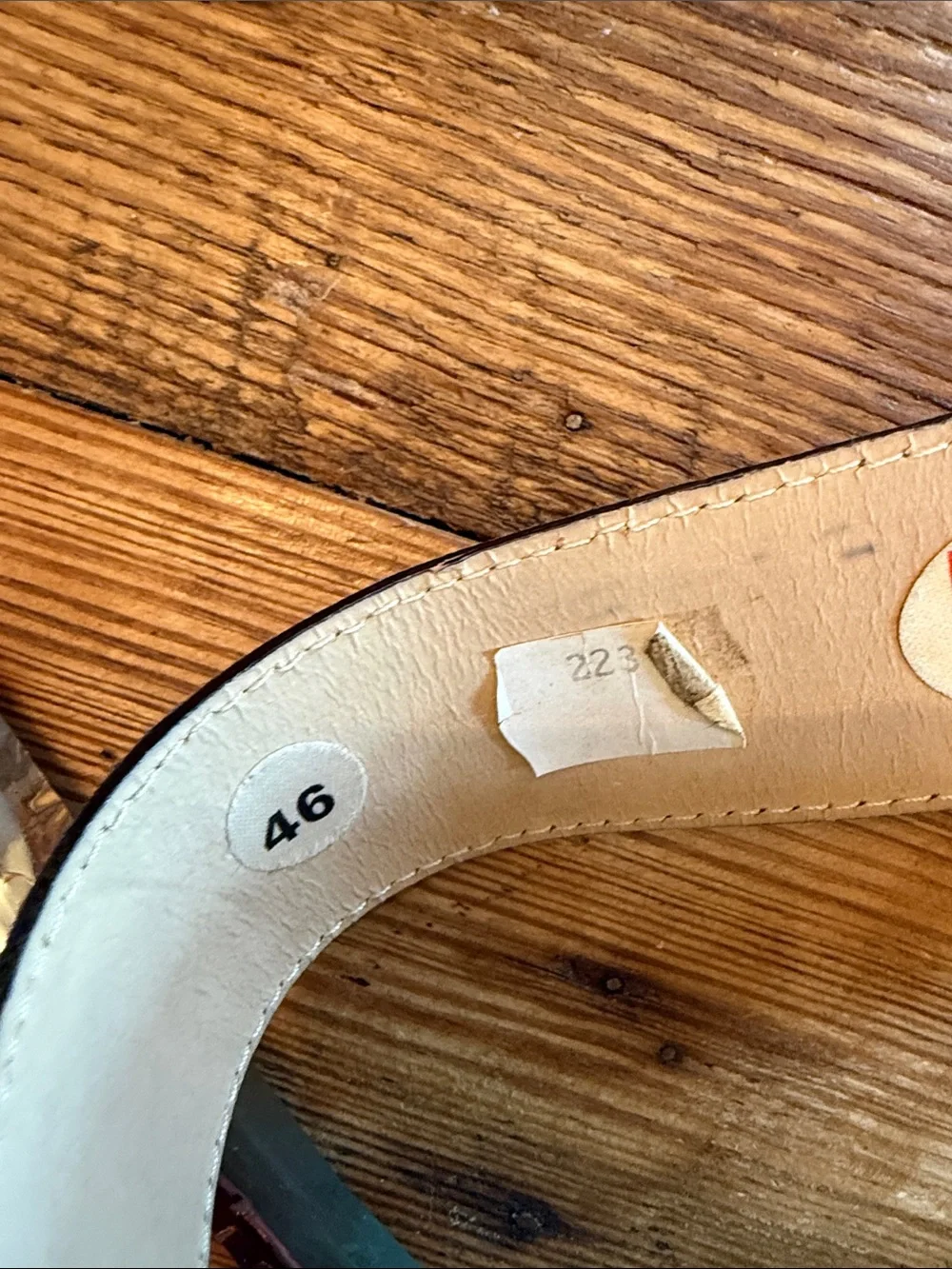 Brown Suede women’s Belt with Decorative Oval Buckle. Fabulous